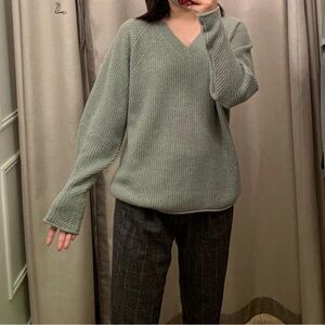 Club Monaco Cashmere V neck Sweater